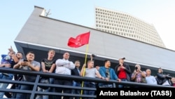 Митинг в поддержку кандидата в губернаторы Приморского края от КПРФ Андрея Ищенко