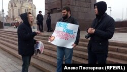 Участники митинга против обнуления президентских сроков во Владивостоке