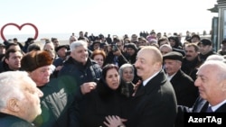 Prezident İ.Əliyev Sumqayıtın dənizkənarı bulvarında şəhərin sakinləri ilə görüşüb. 18 fevral 2019