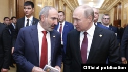 Nikol Paşinyan və Vladimir Putin, arxiv foto