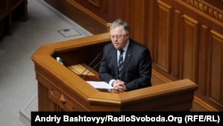 Украина коммунистік партиясының жетекшісі Петр Симоненко Радада (Украина парламенті) сөйлеп тұр. Киев, 16 сәуір 2013 жыл.